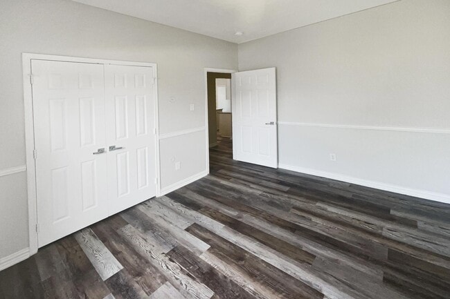 Building Photo - MOVE IN READY