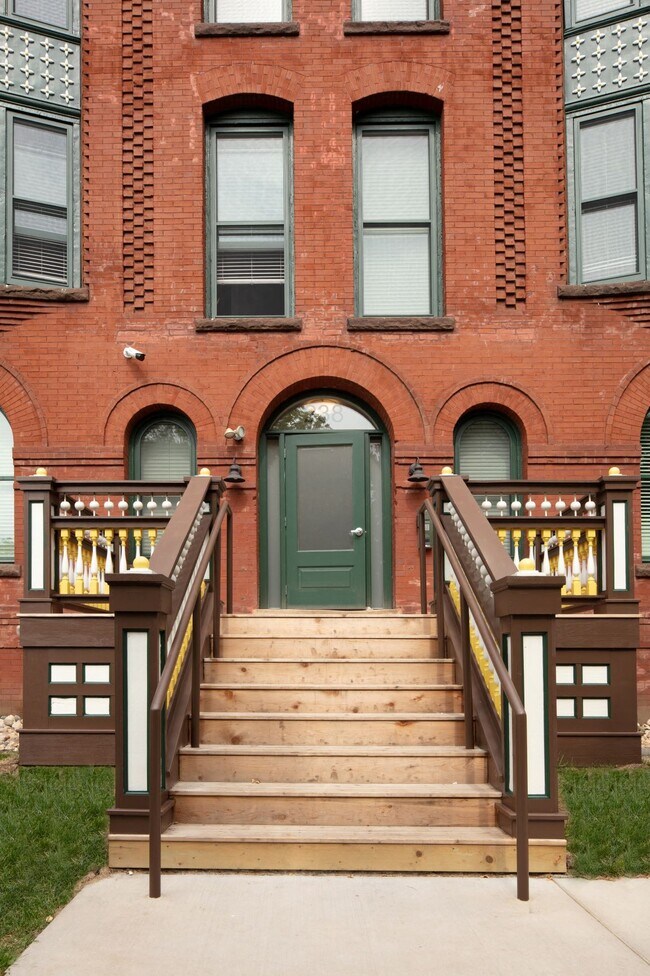 Building Photo - Euclid View Flats