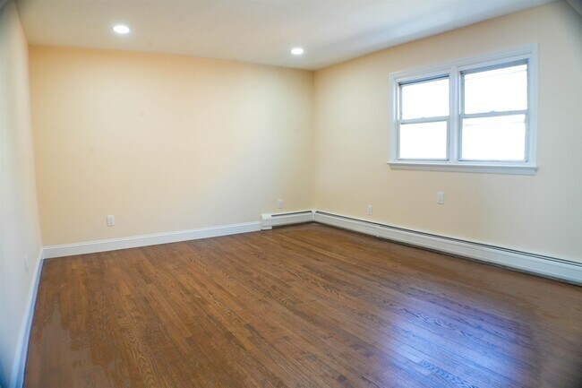 Building Photo - 300 Cator Ave