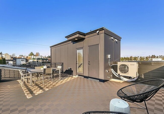 Building Photo - "Charming 3-Bedroom Gem in Seattle's Vibrant Heart - 1733 Sq. Ft. of Modern Comfort!"