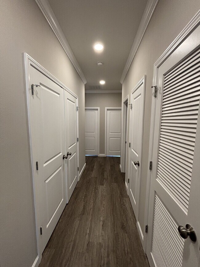 Building Photo - 1824 Stable Ln