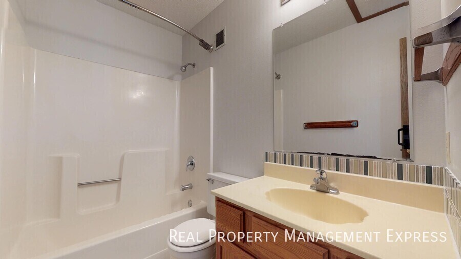 Building Photo - 4712 E Blazewood Dr