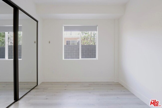 Building Photo - 5832 Tujunga Ave