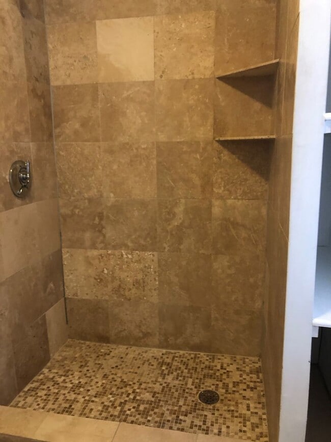 Building Photo - Beautiful 3 bed in the North End!