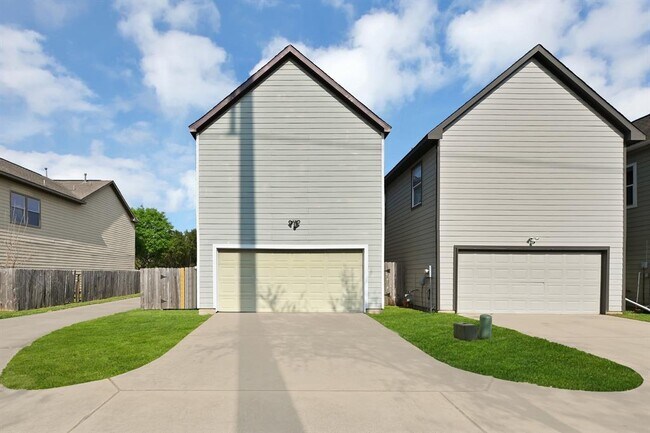 Building Photo - 4631 Trembling Forest Ln