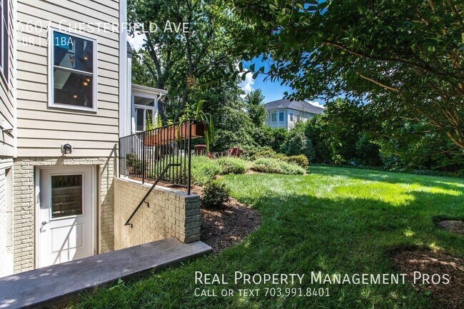 Building Photo - 6607 Chesterfield Ave