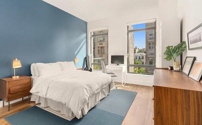 Building Photo - Mint condition south-facing one bedroom wi...