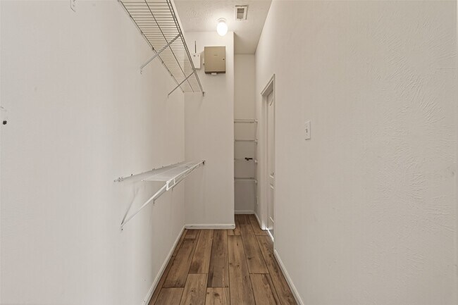 Building Photo - 9202 Sorrell Hollow Ln