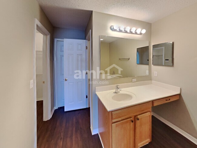 Building Photo - 31443 Loch Aline Dr