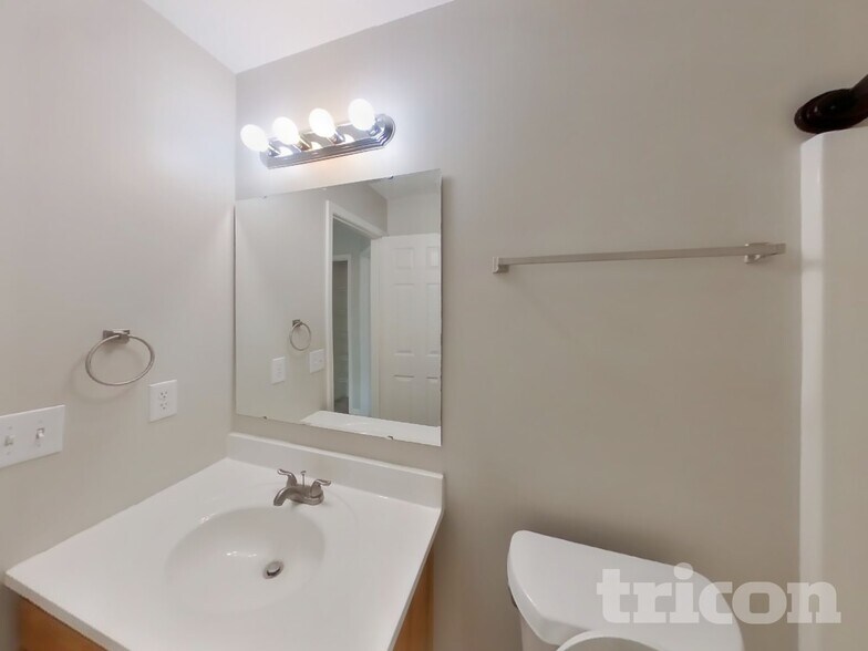 Building Photo - 10213 Blue Sky Dr