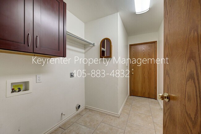 Building Photo - Amazing 4BD/3BTH home with a 3 car garage in the exclusive Cedar Pointe Gated Community!