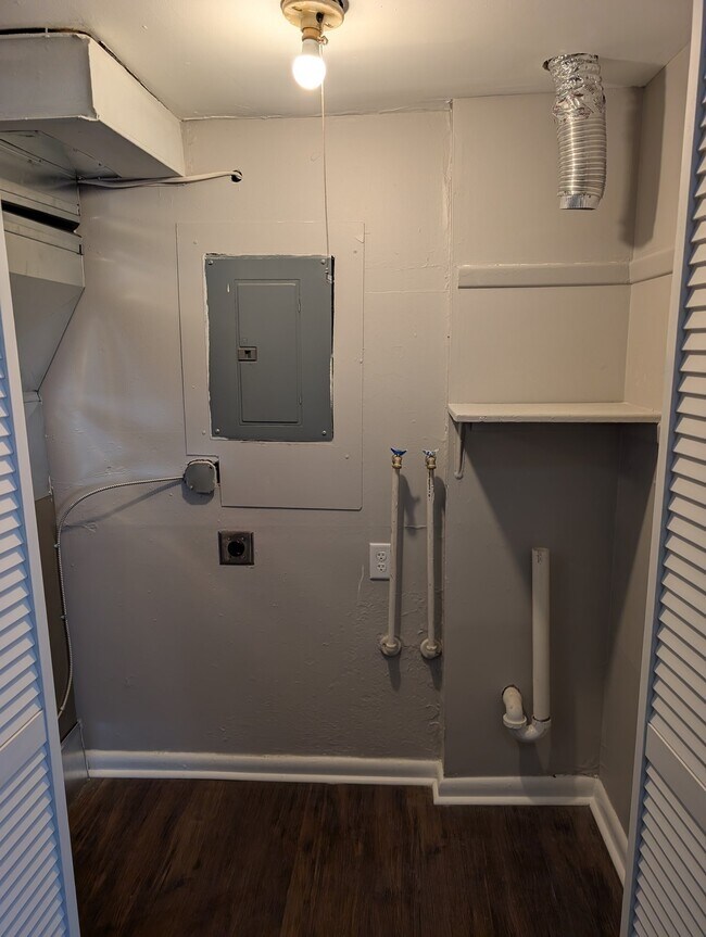 Building Photo - 110 Cromwell Pl