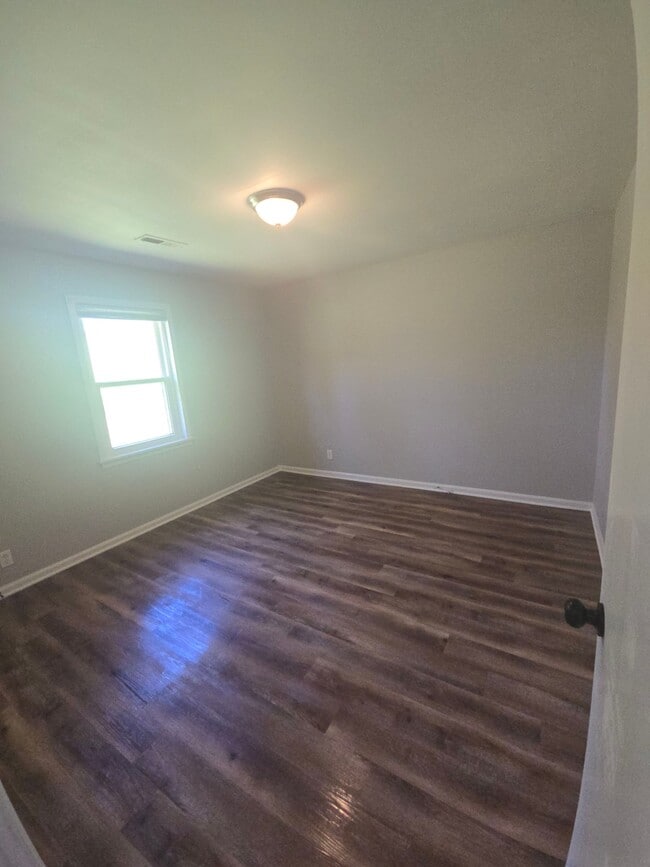 Building Photo - 920 N Monroe Ave