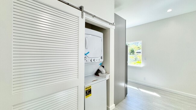 Building Photo - NEWLY BUILT SPACIOUS 2 BED/2 BATH/1 PRKG, ...