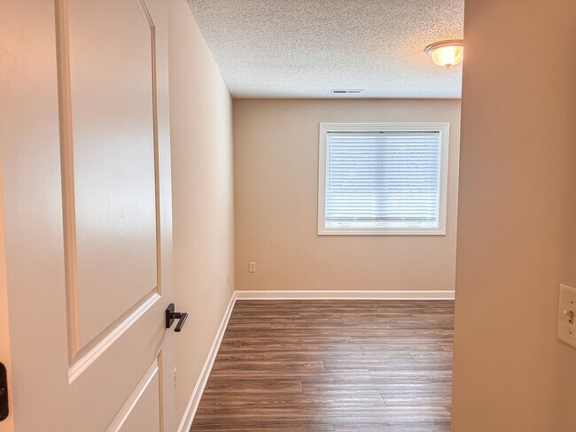 Building Photo - ALL NEW INTERIOR - 2 Bedroom Town Home