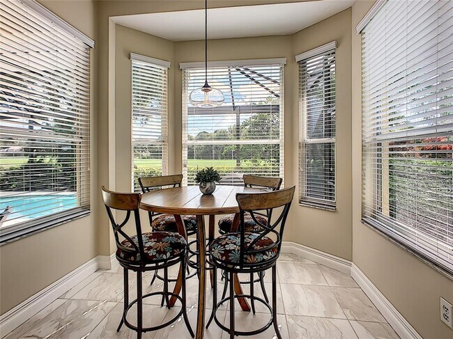 Building Photo - 539 Fallbrook Dr