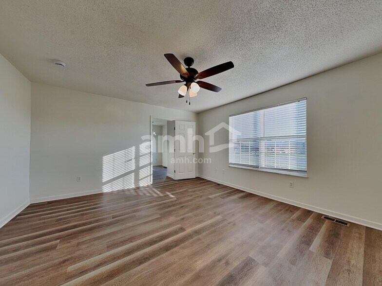 Building Photo - 7525 Saddlebrooke Dr