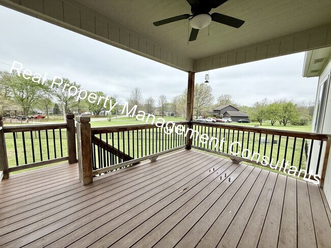 Building Photo - Extraordinary 4 bedroom home in Lee's Summit