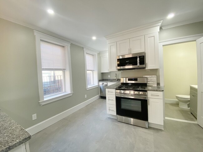 Building Photo - 131 Orleans St