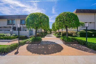 Building Photo - 848 W Huntington Dr