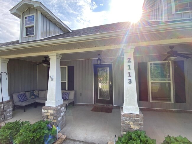 Building Photo - 2113 Salamanca St