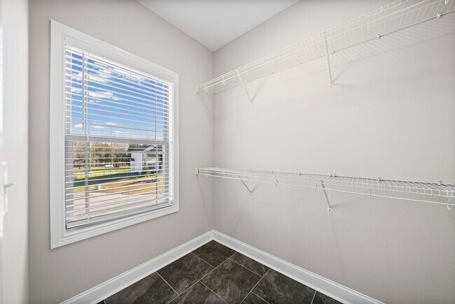 Building Photo - Spacious 4 bedroom 3 full bath home for rent!