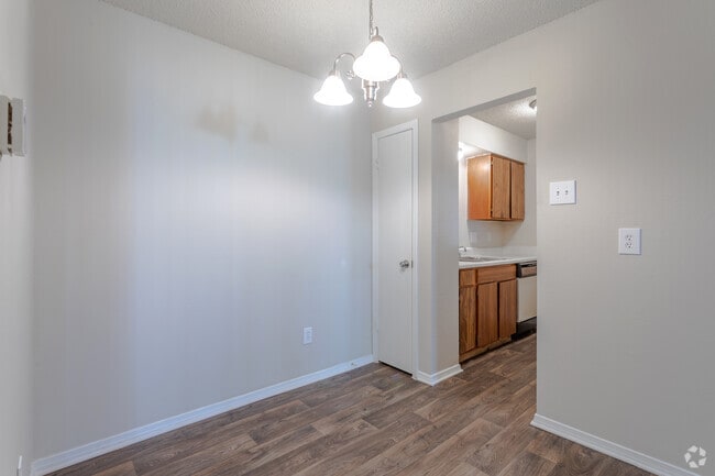 1BR,1BA- 594SF - A1 Dining Area - Creekstone