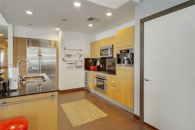 Building Photo - 1050 Brickell Ave