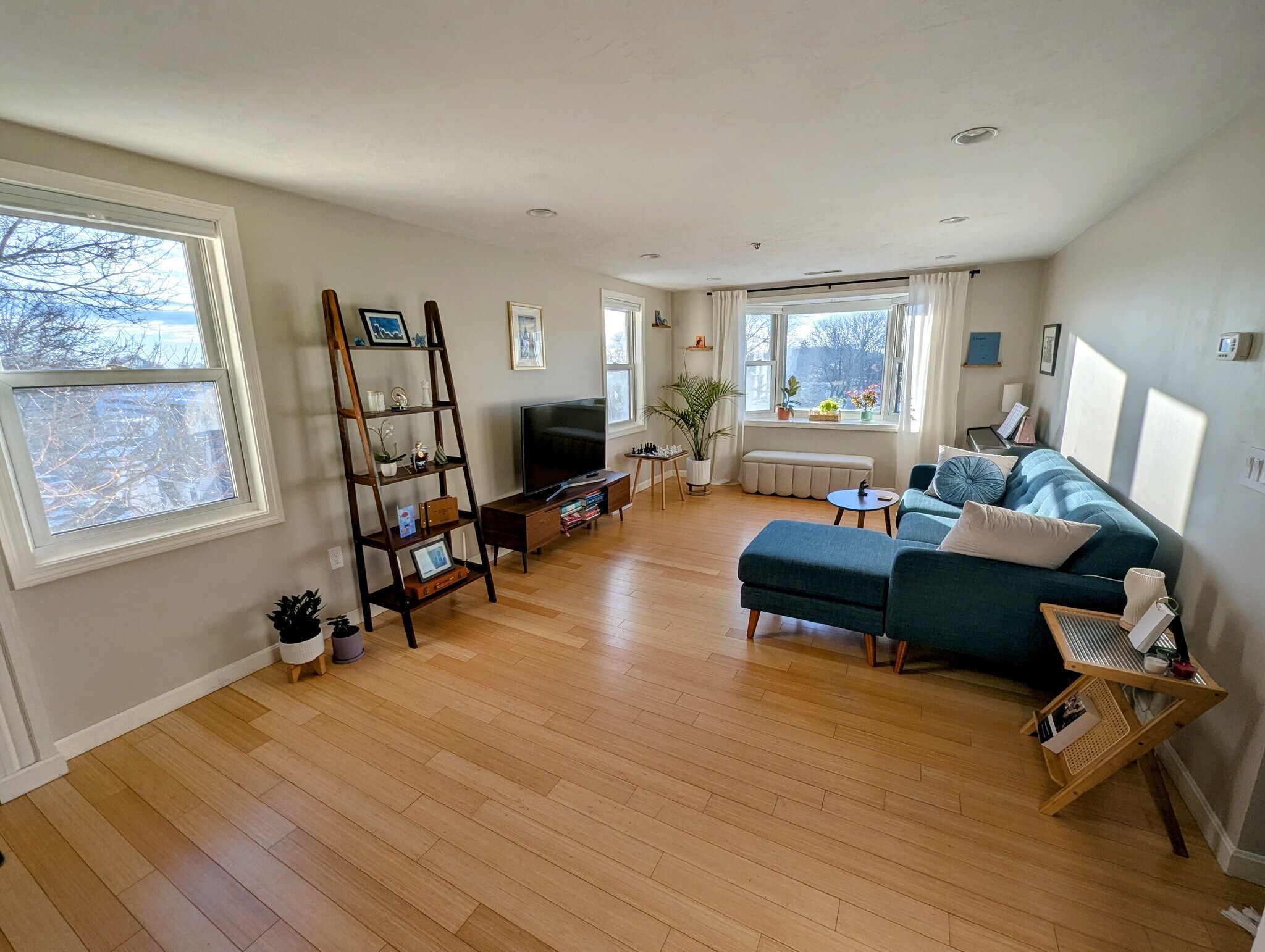 Building Photo - 55 Howland St