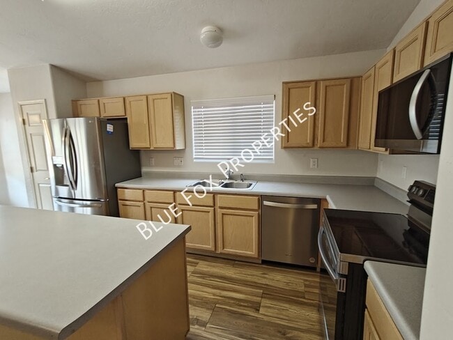Building Photo - 710 W Calle Alta Loma