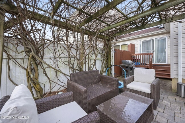 Building Photo - 10 Kinglet Ave