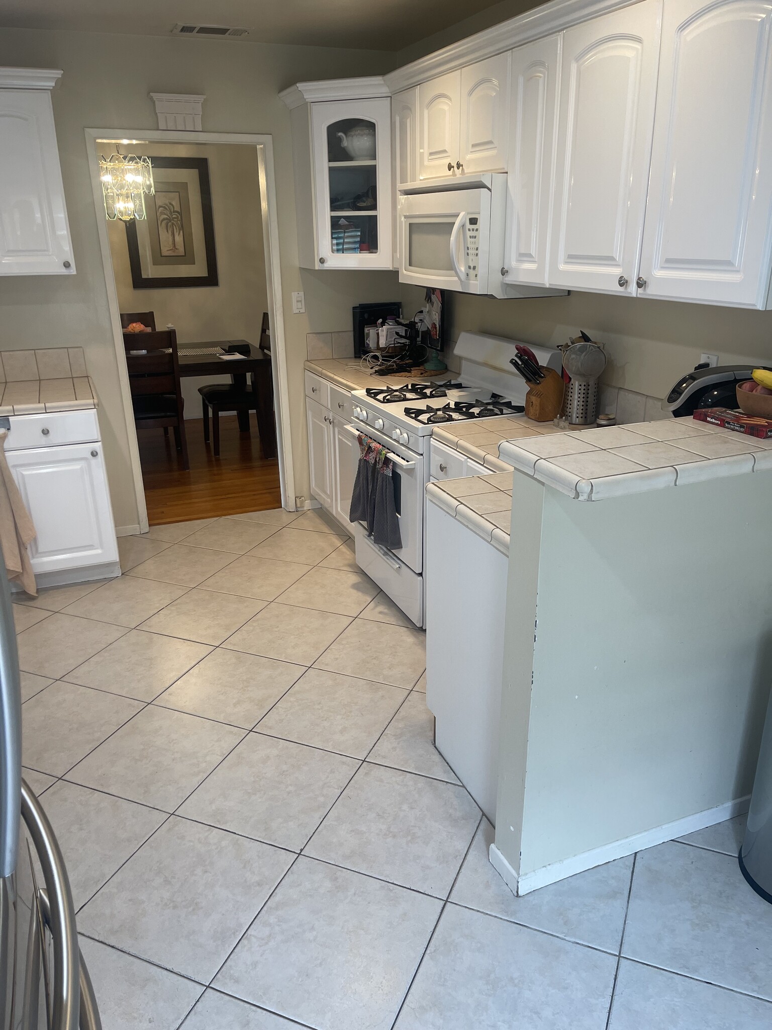 Building Photo - 5325 Dunrobin Ave