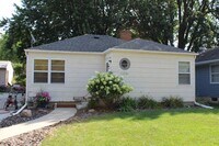 Building Photo - Must see home!