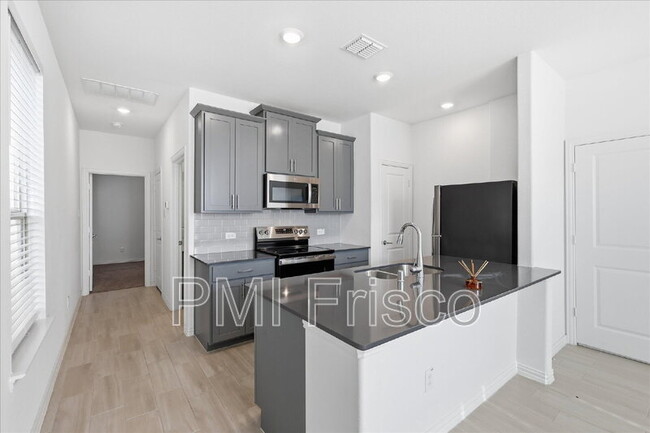 Building Photo - 8316 Catalpa Ln