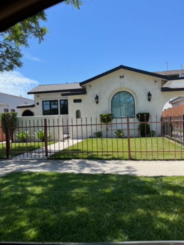 Primary Photo - 3511 S Bronson Ave