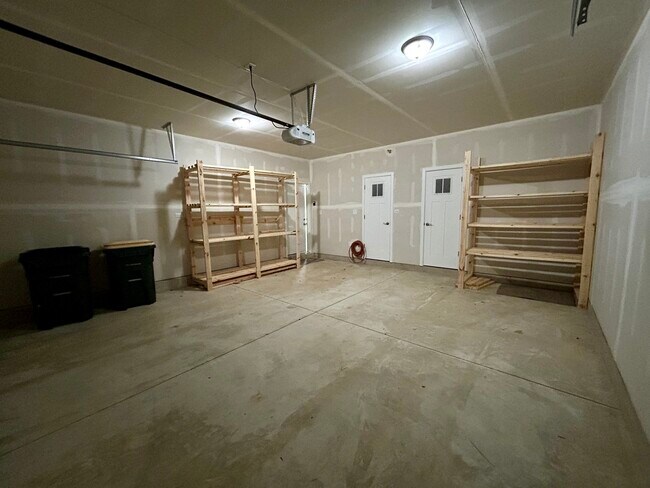 Building Photo - 1123 Gillespie Ln