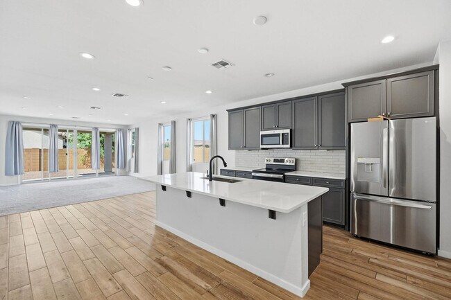 Building Photo - 641 S Davidson Ln