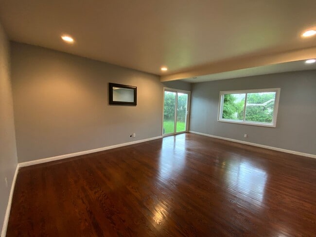 Building Photo - Spacious 3BD Home with Large Backyard, Quartz Counters & 2-Car Garage