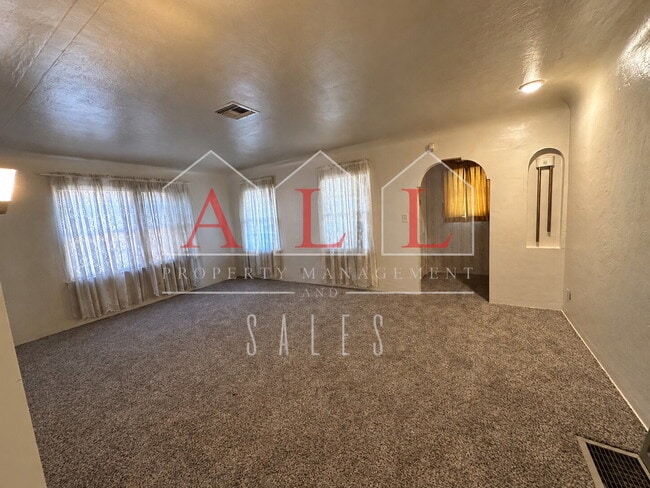 Building Photo - 2520 La Siesta Dr
