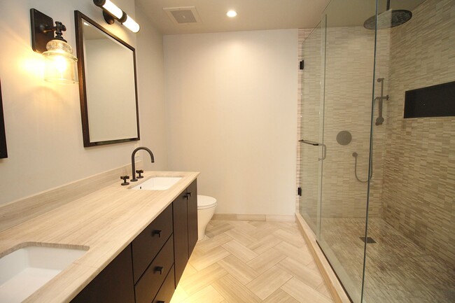 Building Photo - 1025 NW Couch St