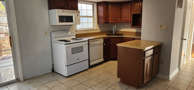 Kitchen - 13217 Nottingdale Dr