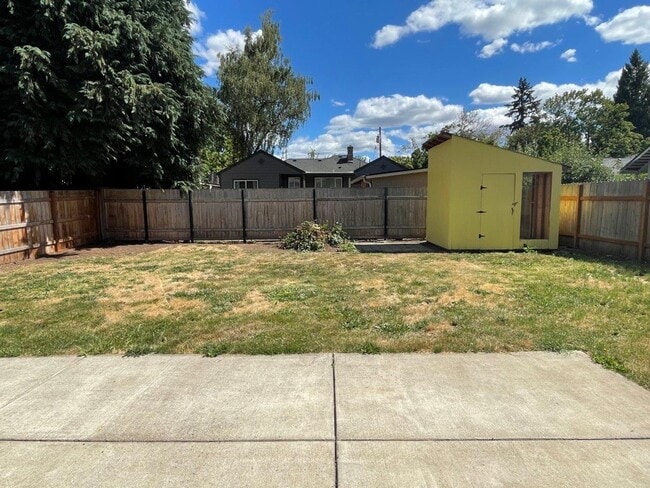 Building Photo - Three Bedroom with Fenced Backyard and Shed
