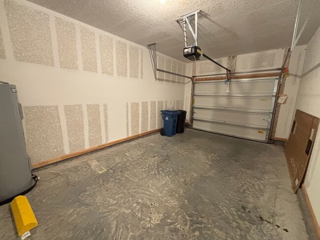 Building Photo - 2/2.5 Townhome in Prestwick – Garage & Screened Patio