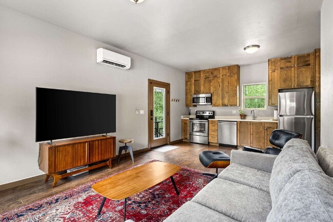 Building Photo - Beautiful 1-Bedroom ADU in Wood River Village – Walk to the River & Old Mill