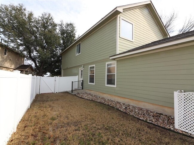 Building Photo - 1306 Davis Mountain Loop