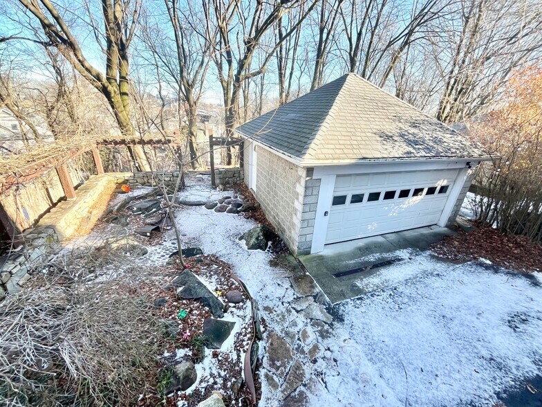 Building Photo - 202 Calumet St