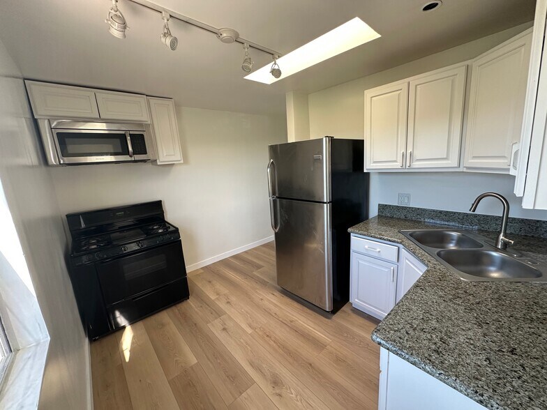 Building Photo - 3513 Loosmore St