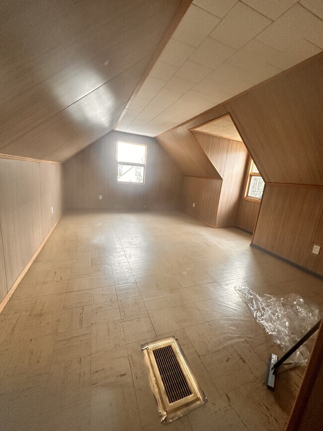 Building Photo - 551 Emerson St