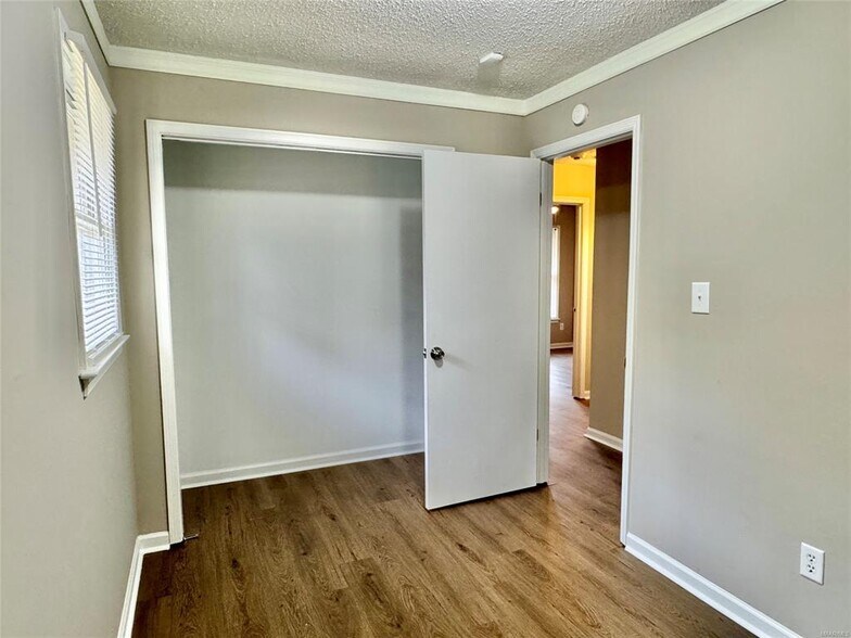 Building Photo - 6443 Yates Ct