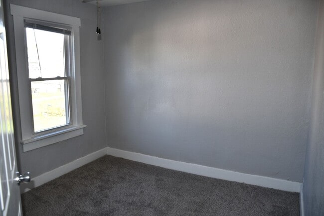 Building Photo - NEW LISTING!!! 3 Bedroom House - MOVE IN SPECIAL